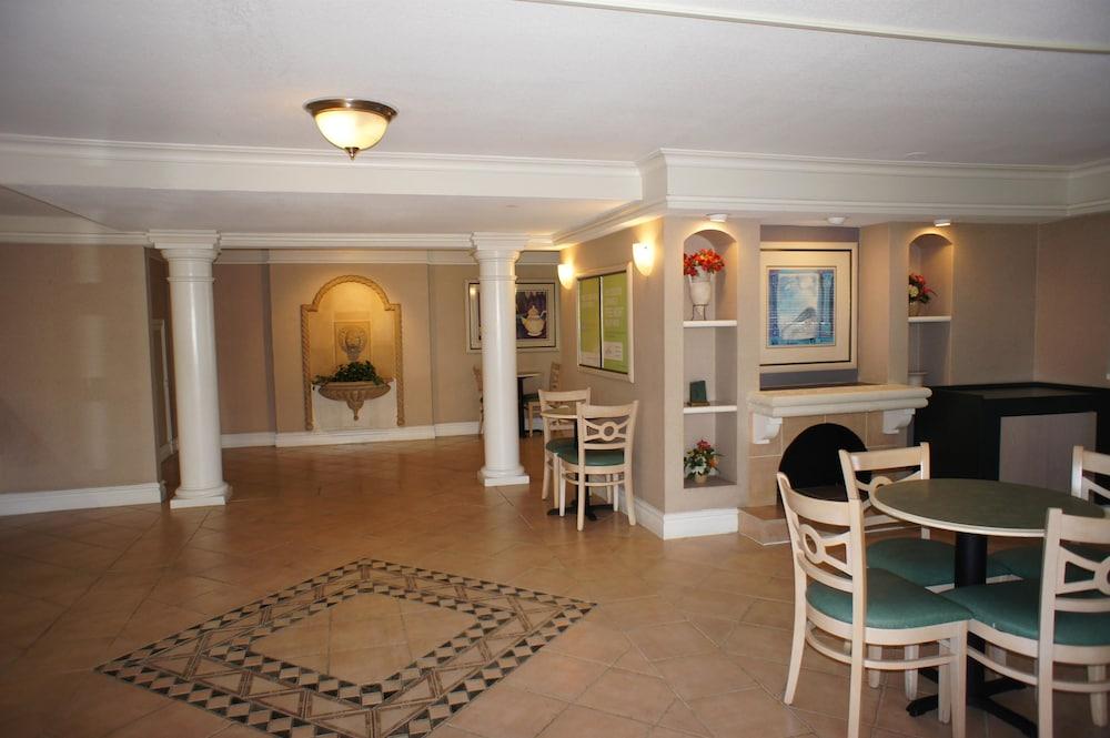 Baymont By Wyndham Fort Myers Central Bagian luar foto