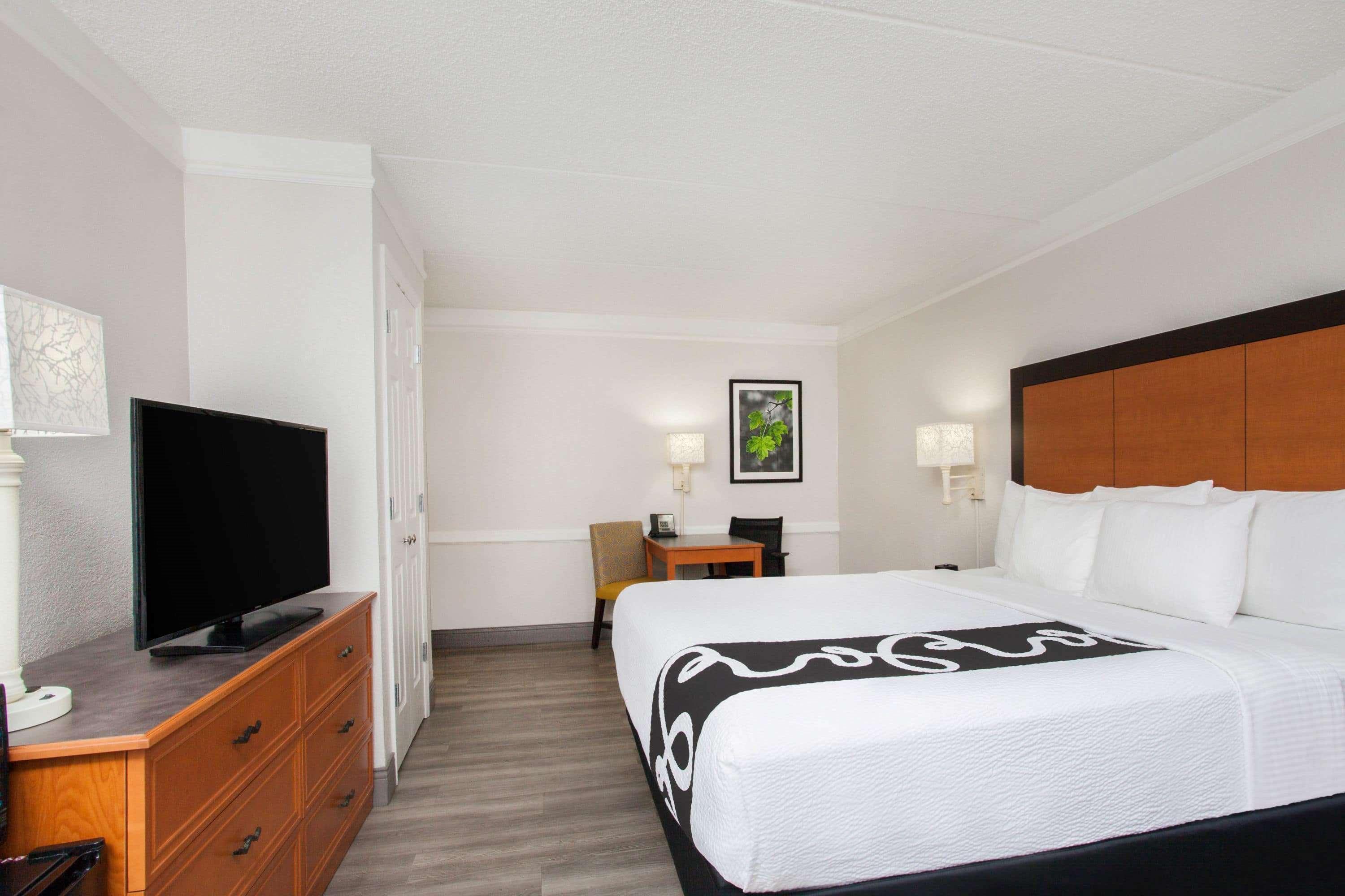 Baymont By Wyndham Fort Myers Central Bagian luar foto