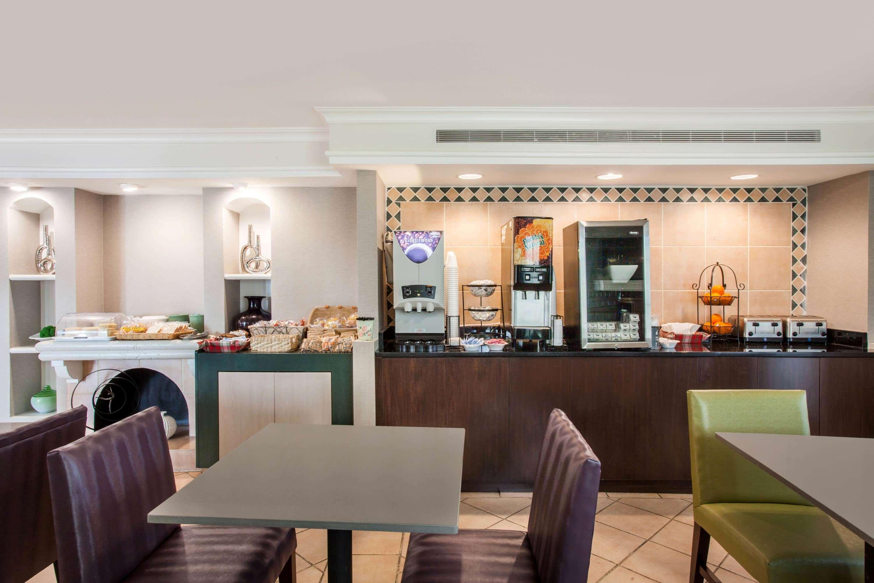 Baymont By Wyndham Fort Myers Central Bagian luar foto
