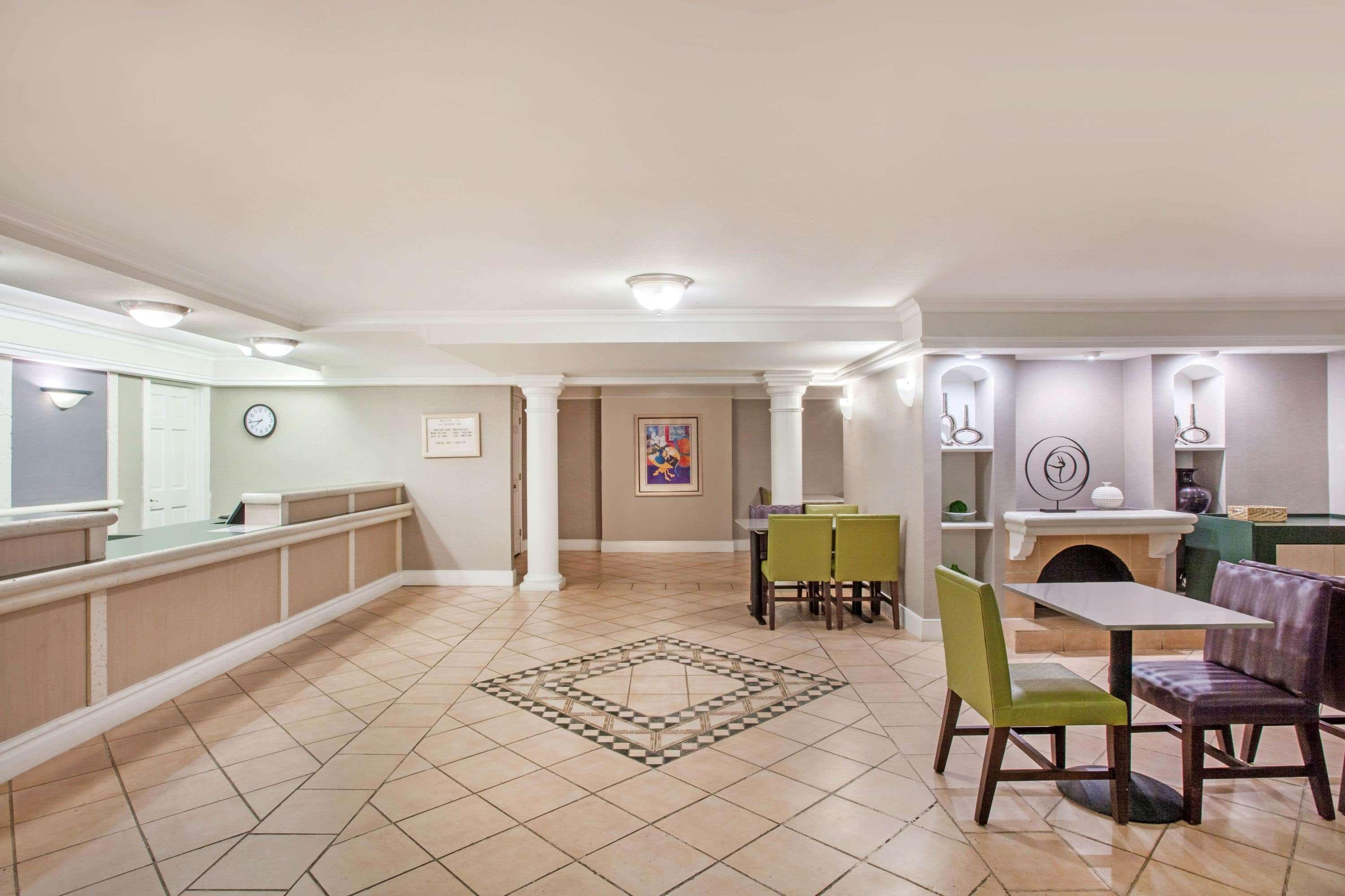Baymont By Wyndham Fort Myers Central Bagian luar foto