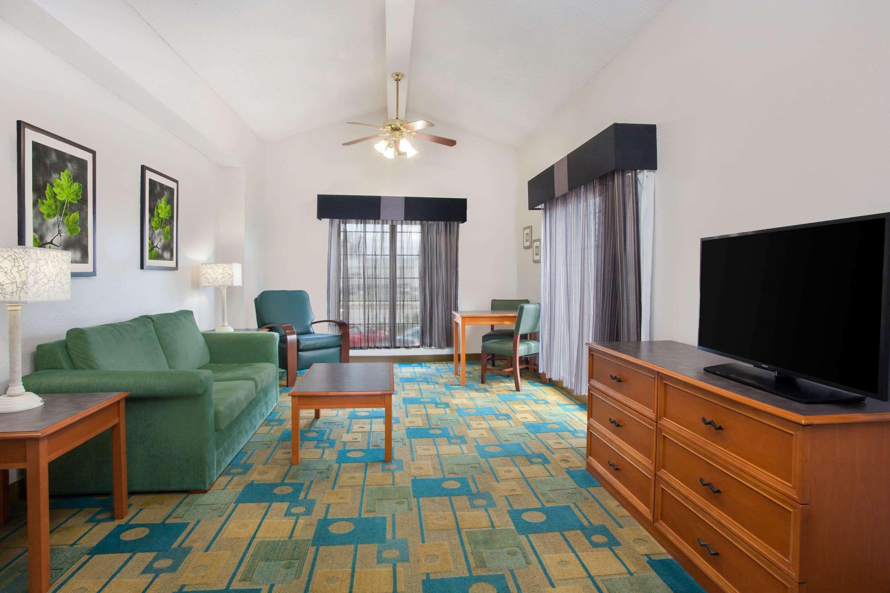 Baymont By Wyndham Fort Myers Central Bagian luar foto