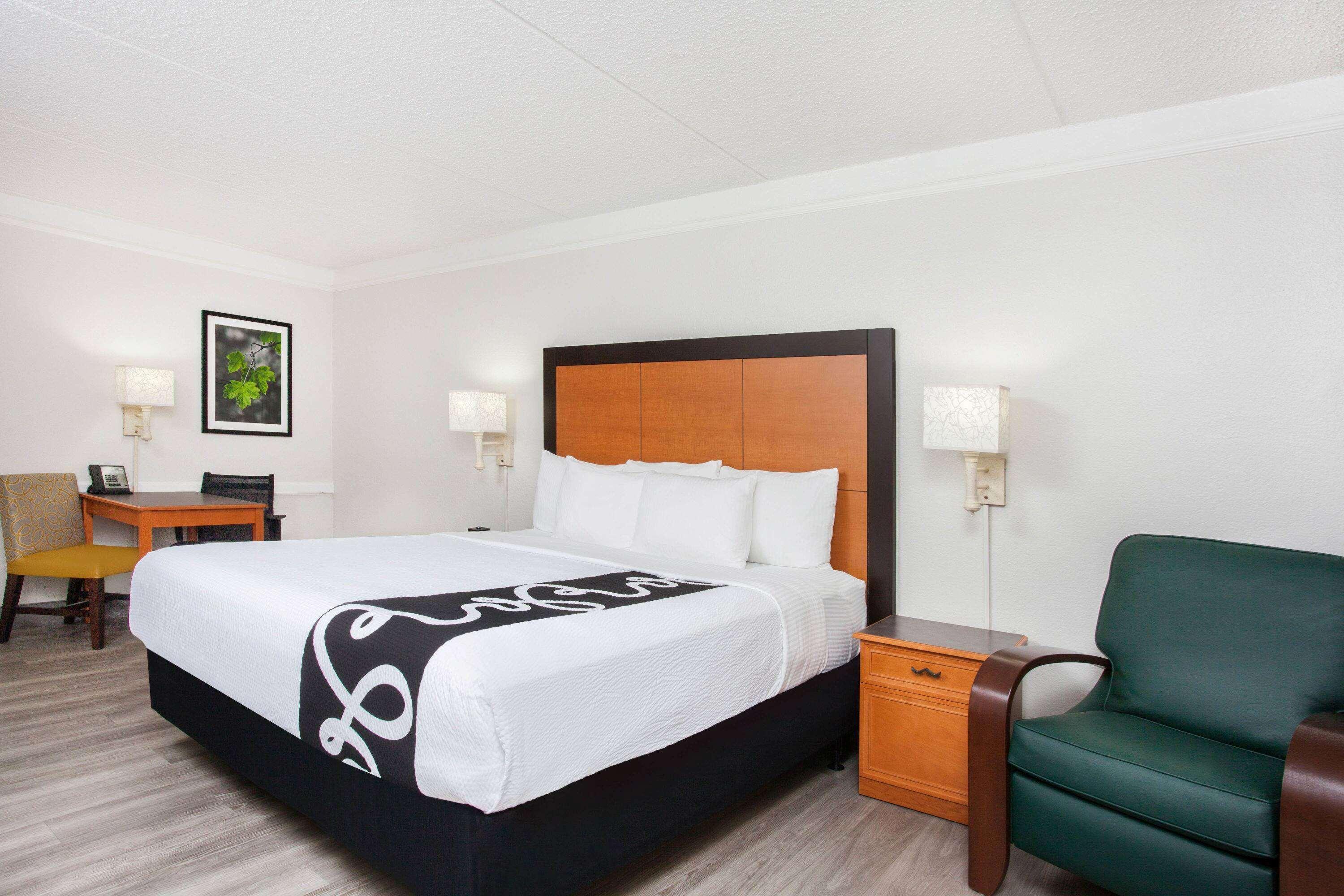 Baymont By Wyndham Fort Myers Central Bagian luar foto