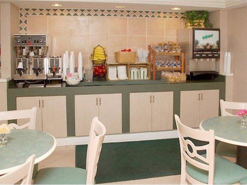 Baymont By Wyndham Fort Myers Central Bagian luar foto
